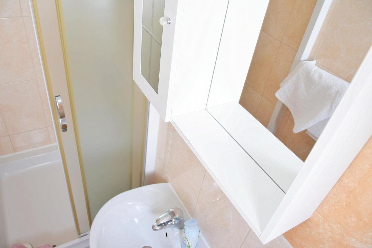 Rooms Vilma Close To Rab City Palit Екстер'єр фото