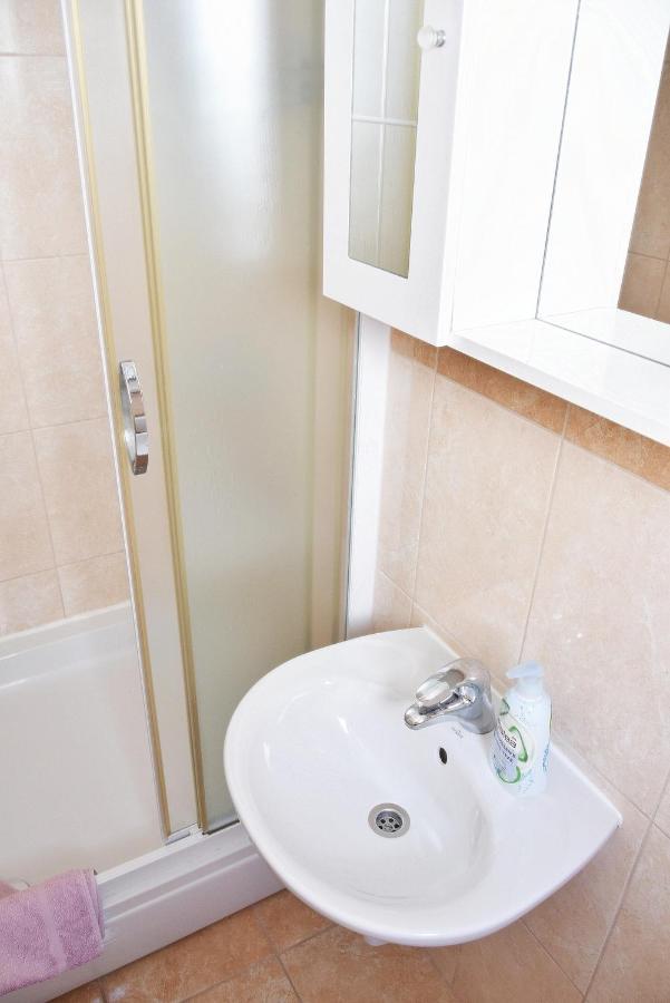 Rooms Vilma Close To Rab City Palit Екстер'єр фото